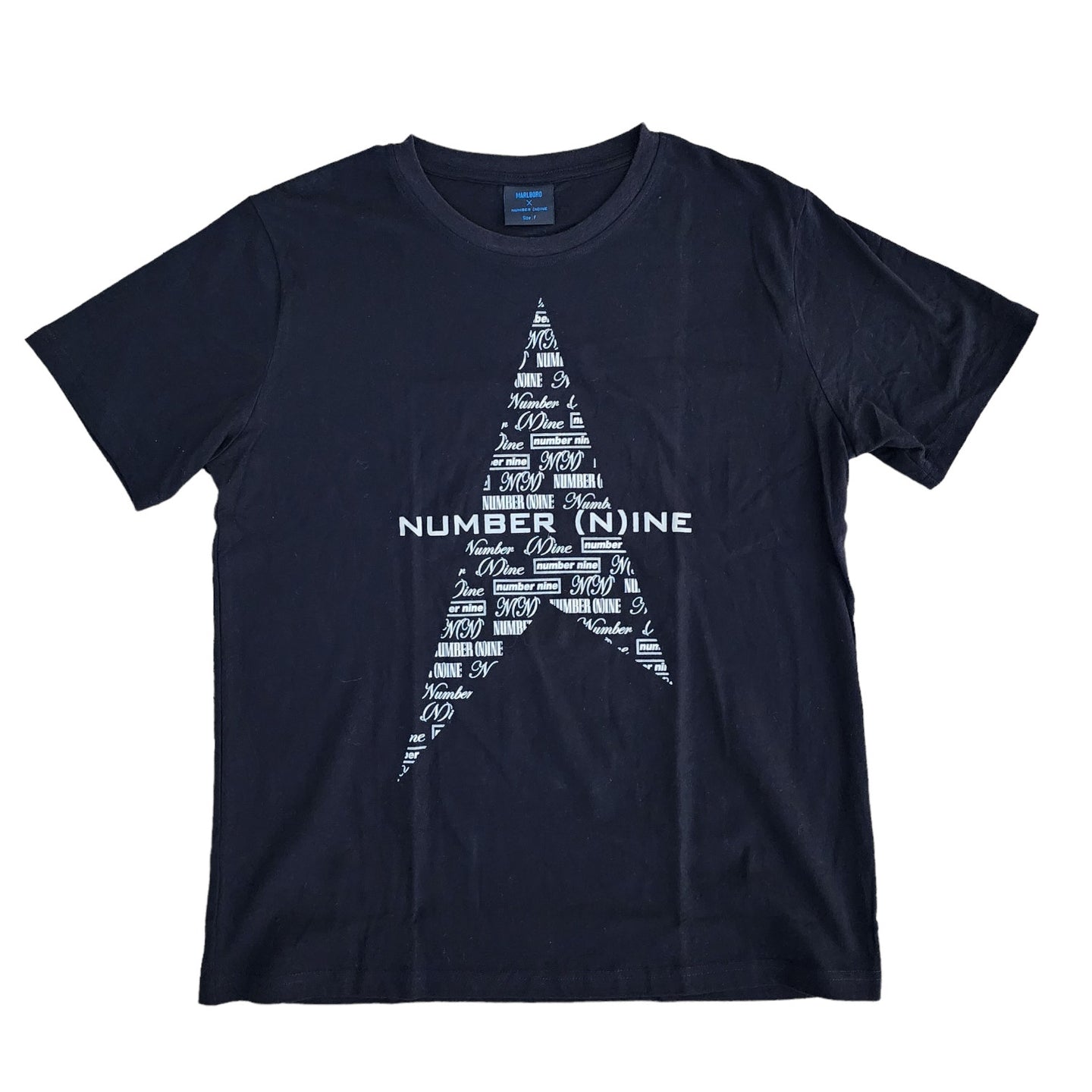 M Number (N)ine x Marlboro Tee Navigation NAVY BLUE