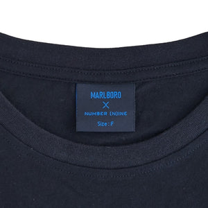 M Number (N)ine x Marlboro Tee Navigation NAVY BLUE