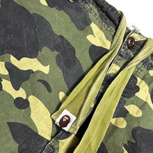 Load image into Gallery viewer, L 34 Waist Bape OG Green Camo Cargo Shorts